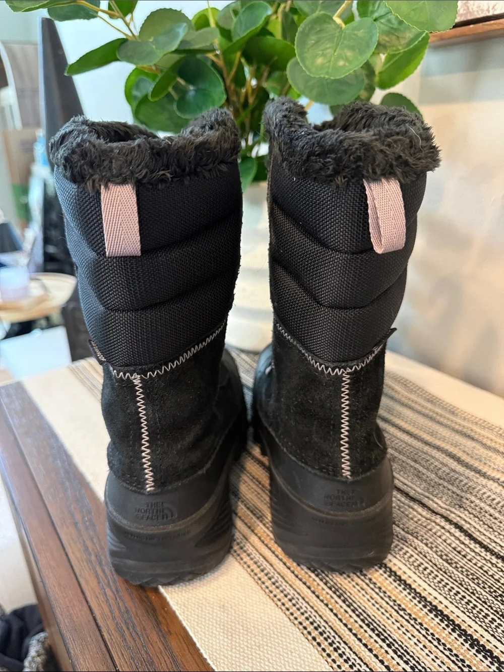 North Face Youth Girls Black Winter Snow Boots Faux Fur Lined Heat Seeker Size 4